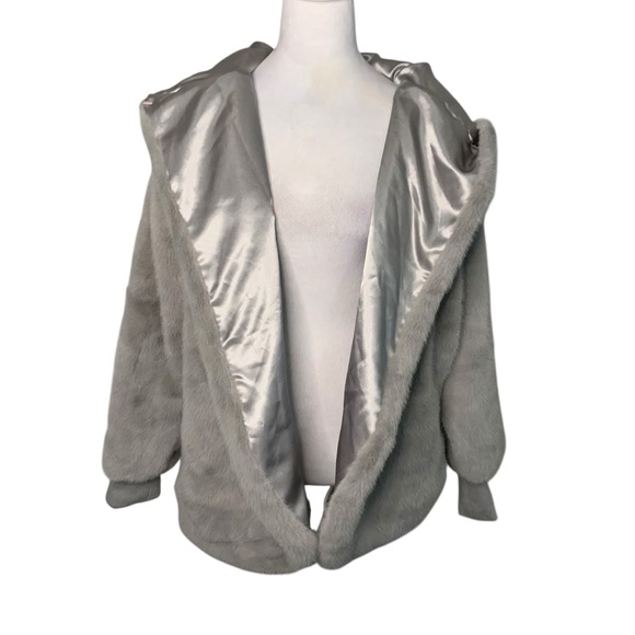 Pretty Rugged Gray Super Soft Washable Faux Fur OS Hooded Cardigan Drape Jacket - Picture 2 of 10